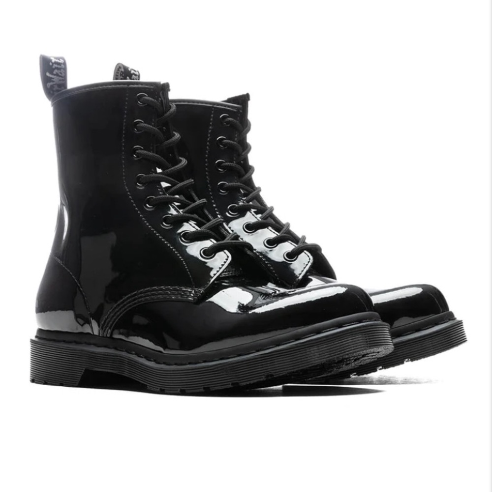 DR. MARTENS WOMEN'S PATENT  BLACK COMBAT BOOTS
